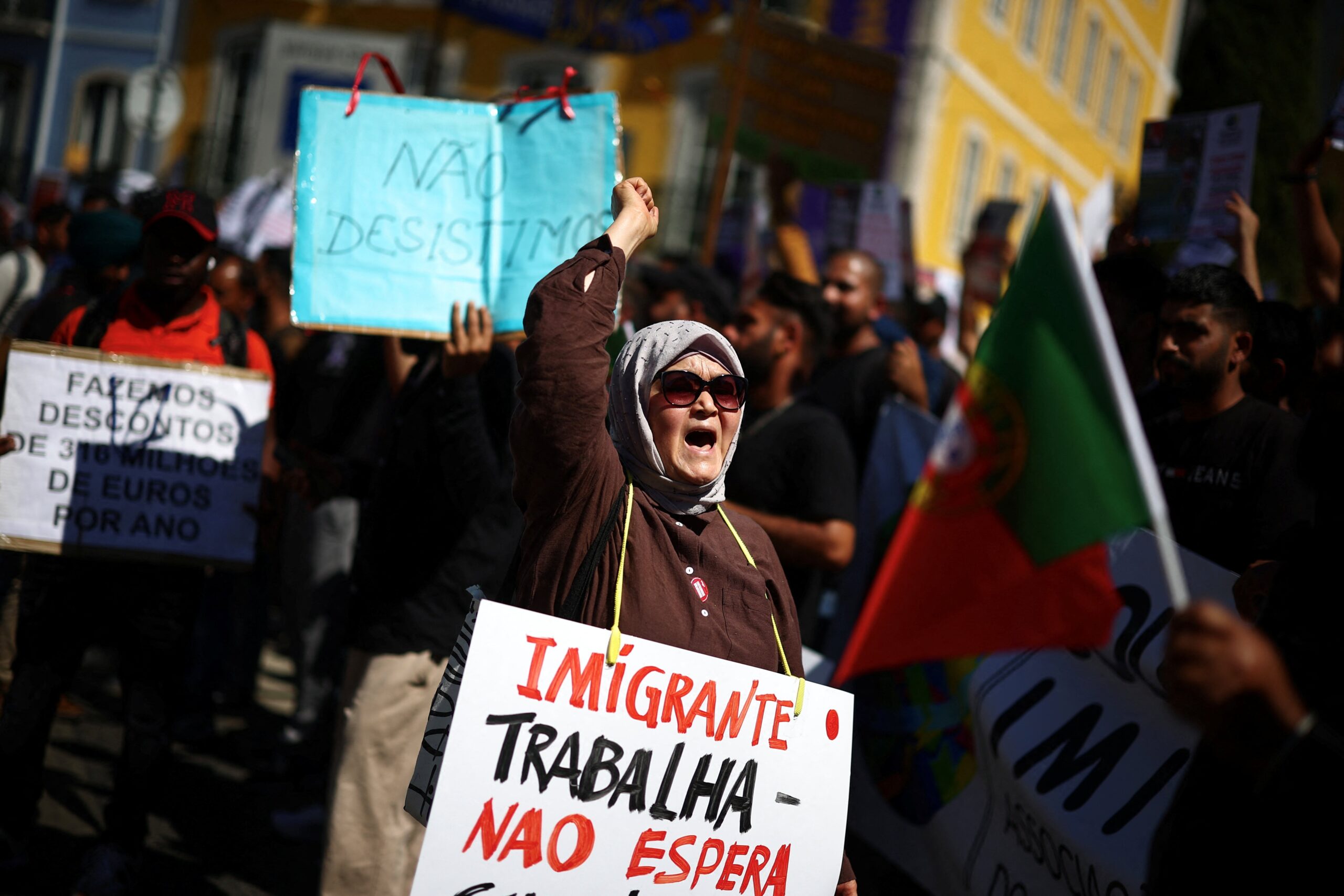 Com apoio da extrema direita, Portugal aprova pacote anti-imigração