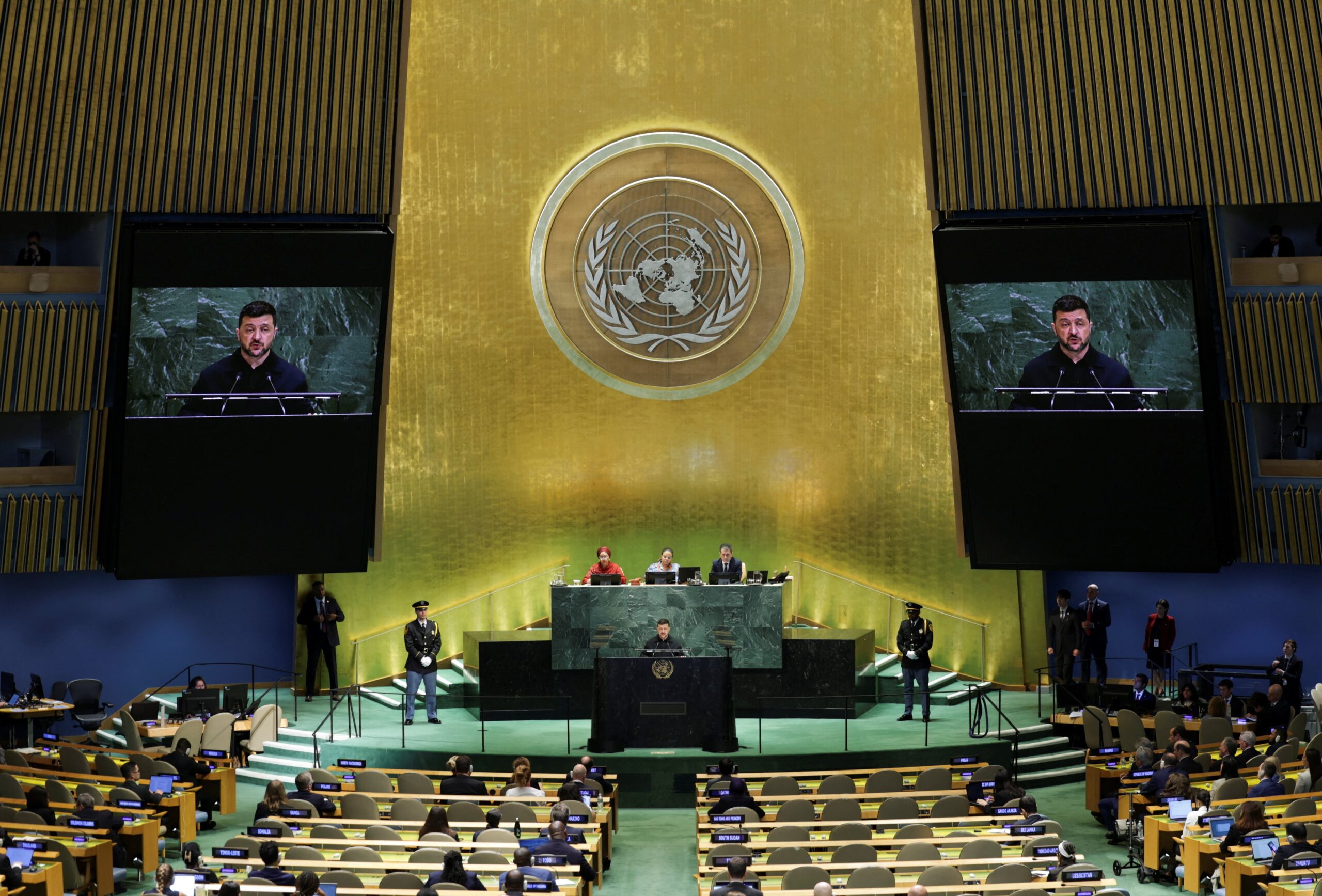 Mundo vive guerra de drones e corrida armamentista mais destrutiva da história, diz Zelensky na ONU