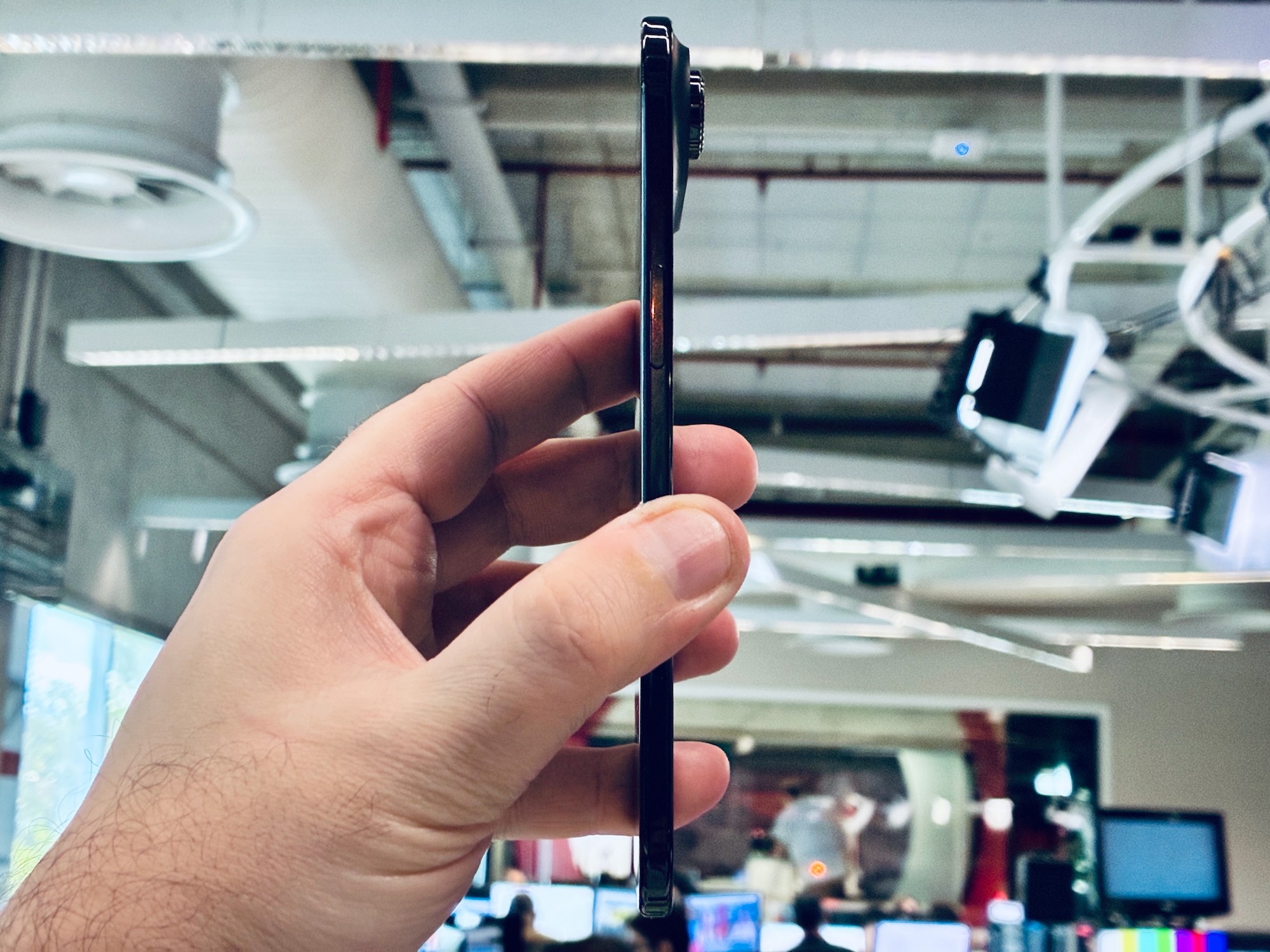 iPhone Air: primeiras impressões do celular fininho da Apple e quais são seus rivais