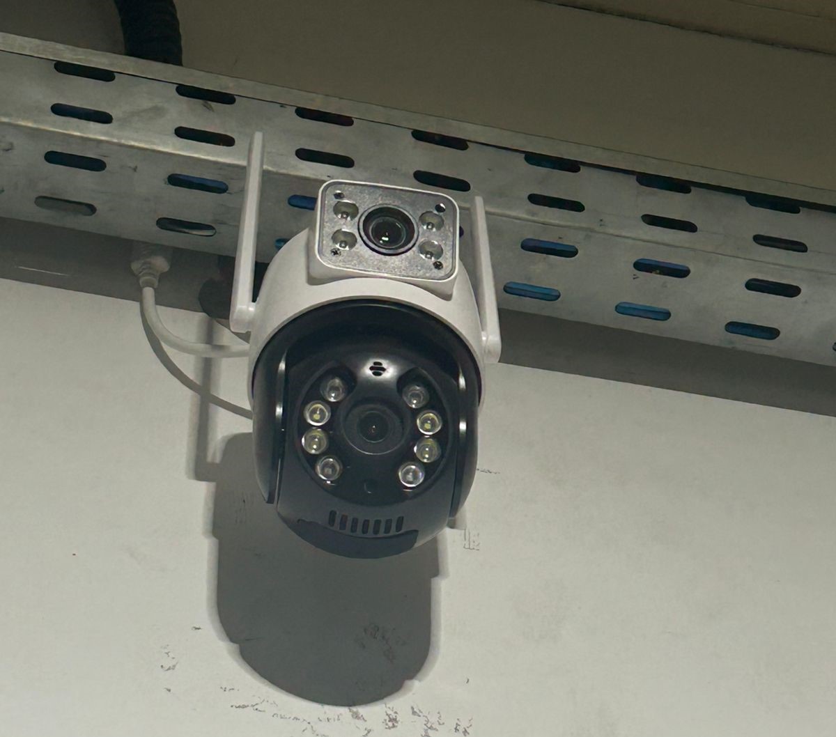 Uso de câmera não institucional em escola municipal de Várzea Grande gera preocupação entre servidores